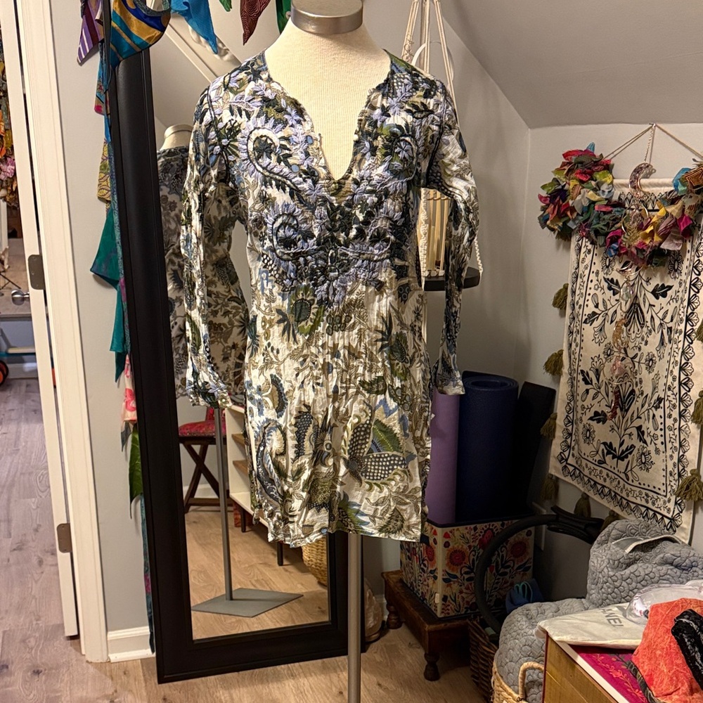 Floral Embroidery Women's Tunic Small - Picture 3 of 10